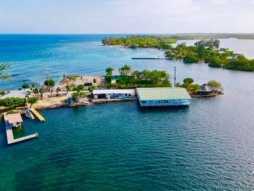 Utila, Honduras by Felipe Estrada