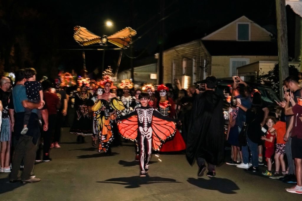 Procession of Dia de Muertos in New Orleans, Lousiaina